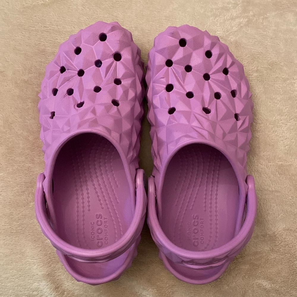 MINT CONDITION - Crocs in bubble - W6